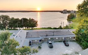 Lakeside Inn